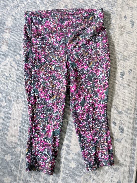 lululemon athletica Pants - lululemon athletica Magenta Floral Performance Leggings 3/4 inch